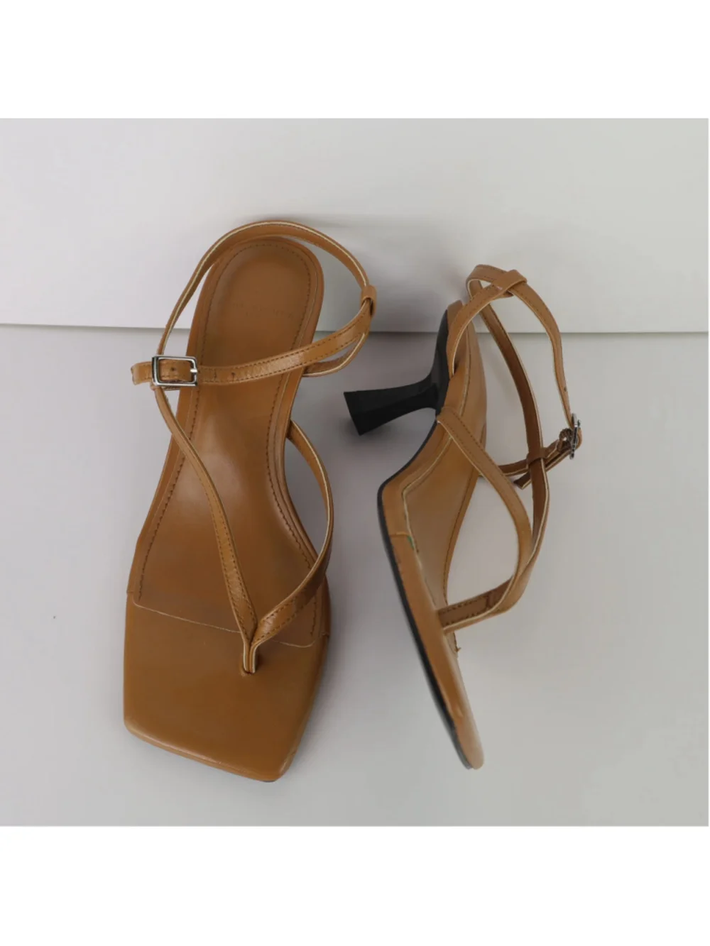 Marc Fisher LTD Calinda Sandals 5.5M Medium Natural Leather Thong Heels 0480